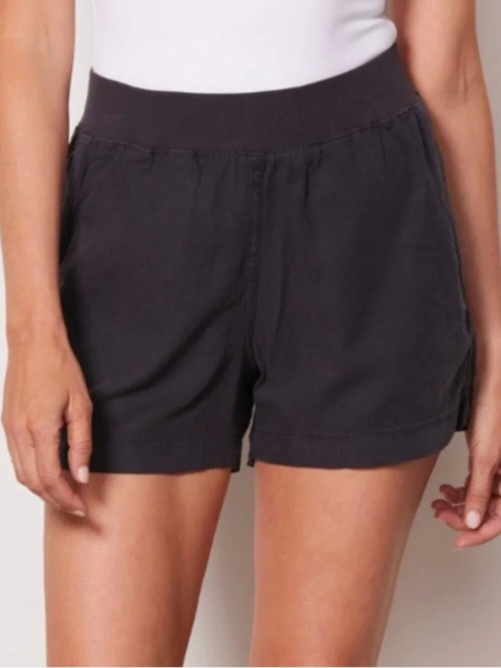 Faherty Arlie Day Short in Washed Black Linen Blend Size Small